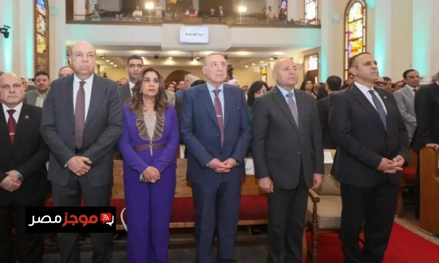 وزير الطيران يقدم التهاني لقداسة البابا تواضروس الثاني بمناسبة عيد القيامة المجيد