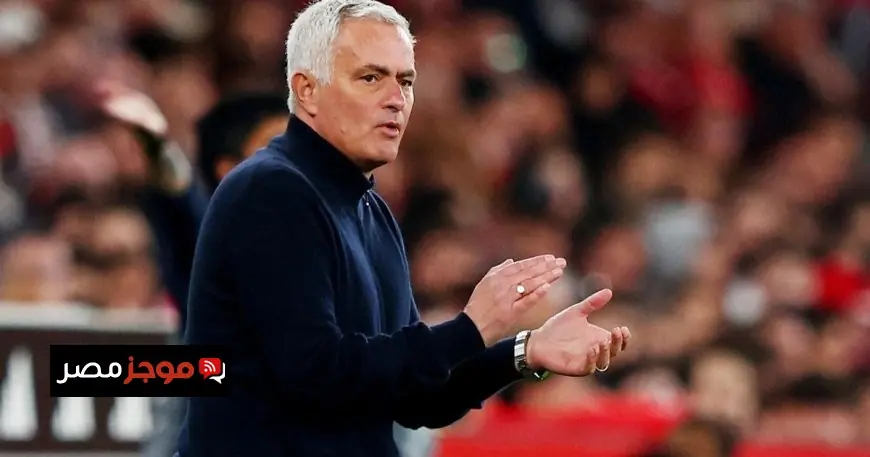 مدرب مصري يحتفل بجامع الكرات بأسلوب مورينيو في الدوري المصري