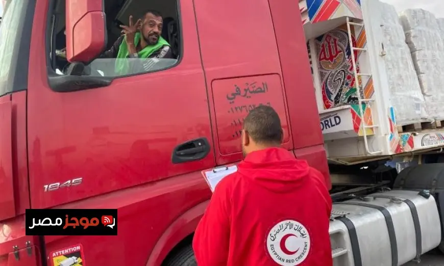 الهلال الأحمر يوزع أكثر من 168 ألف سلة غذائية في القافلة 174 زاد العزة