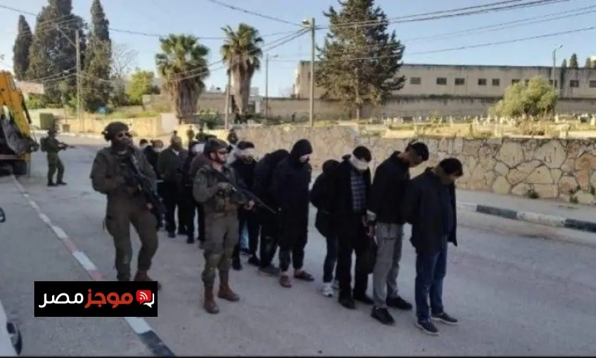 قوات الاحتلال الإسرائيلي تفجر الوحدات السكنية في غزة وتعتقل العديد من الفلسطينيين في الضفة الغربية