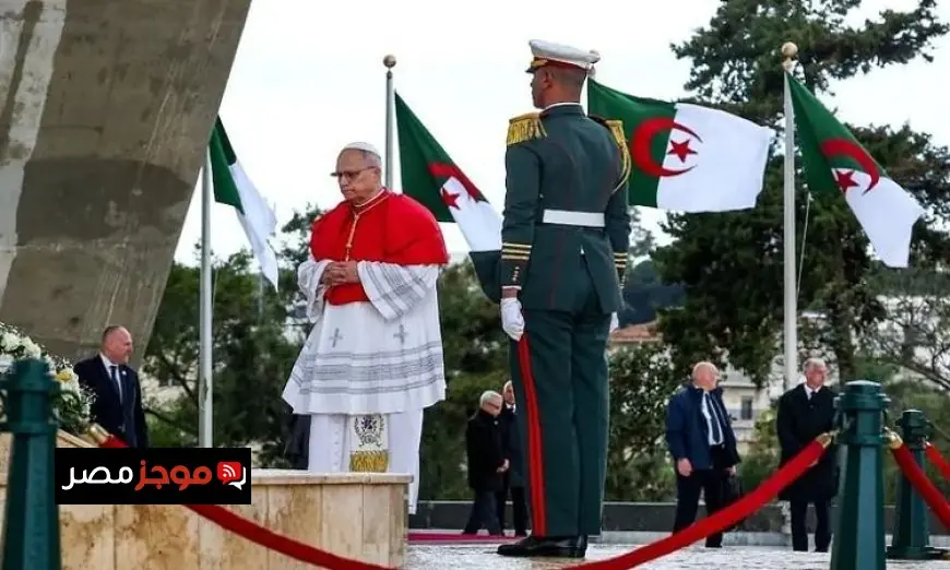 بابا الفاتيكان يحط رحاله في ولاية عنابة الجزائرية وسط استقبال شعبي حار