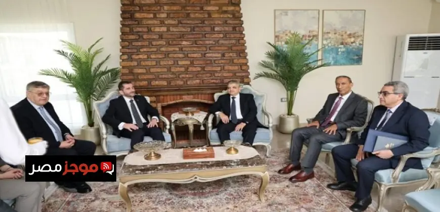 رئيس هيئة قناة السويس يناقش مع الأمين العام لغرفة الملاحة الدولية تعزيز التعاون المشترك لتعزيز الملاحة الدولية