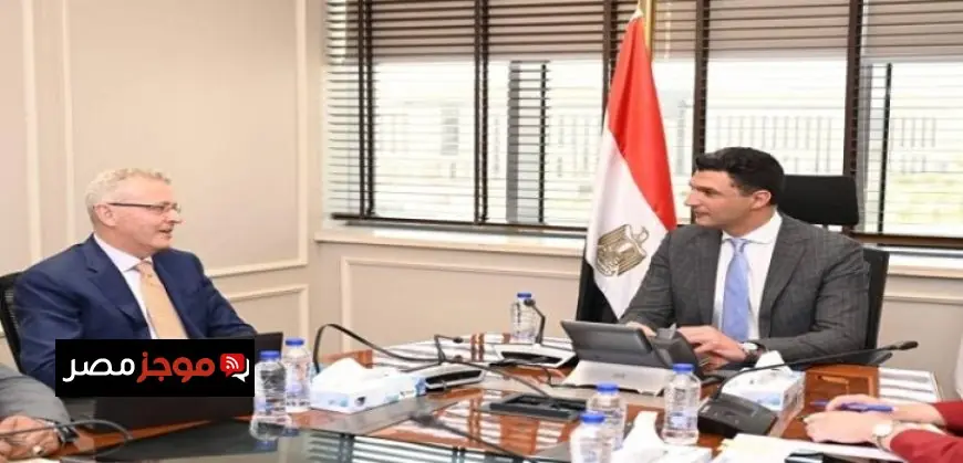 وزير الصناعة يؤكد أهمية تعزيز القاعدة الإنتاجية للسيارات في مصر