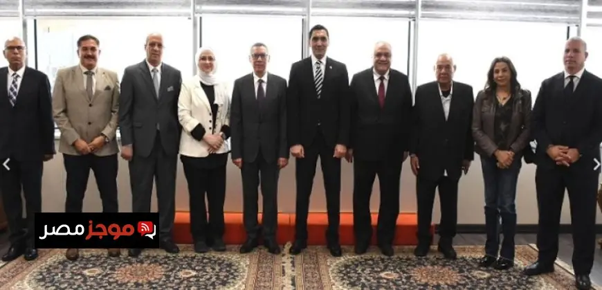 وزير الشباب والرياضة يناقش استعدادات اتحاد الكرة الطائرة للبطولات القارية والدولية