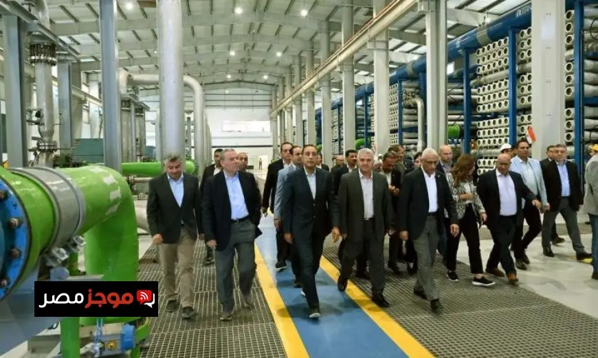 رئيس الوزراء يقوم بجولة ميدانية لمحطة تحلية مياه البحر في مدينة العريش