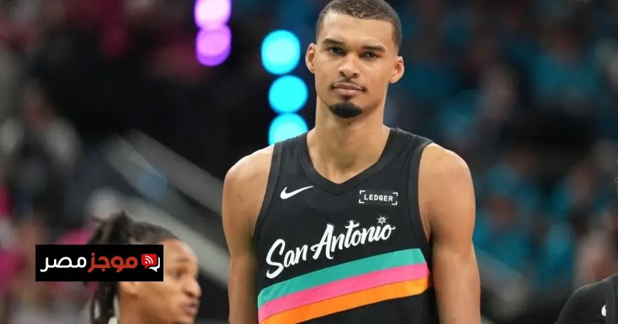 ويمبانياما يسجل تاريخا جديدا في دوري السلة الأمريكي بفوزه بجائزة أفضل مدافع