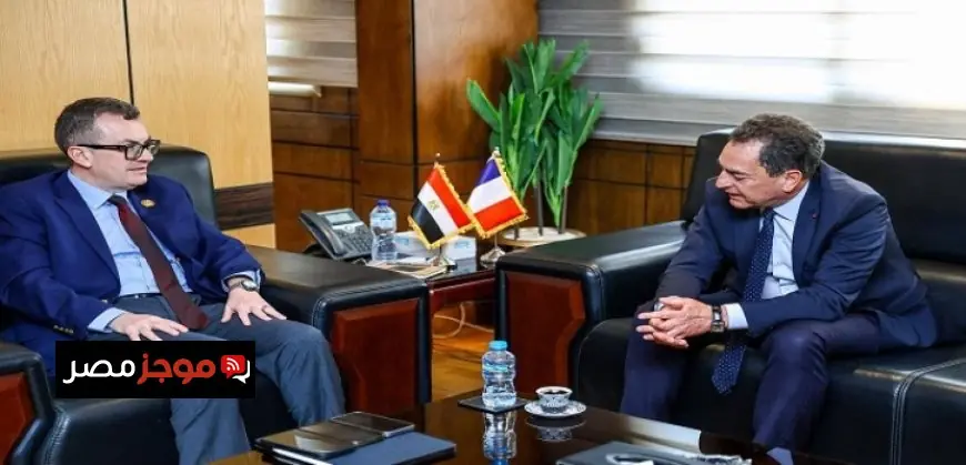 وزير التخطيط يتباحث مع الجانب الفرنسي حول تأثيرات الأزمة الجيوسياسية الحالية