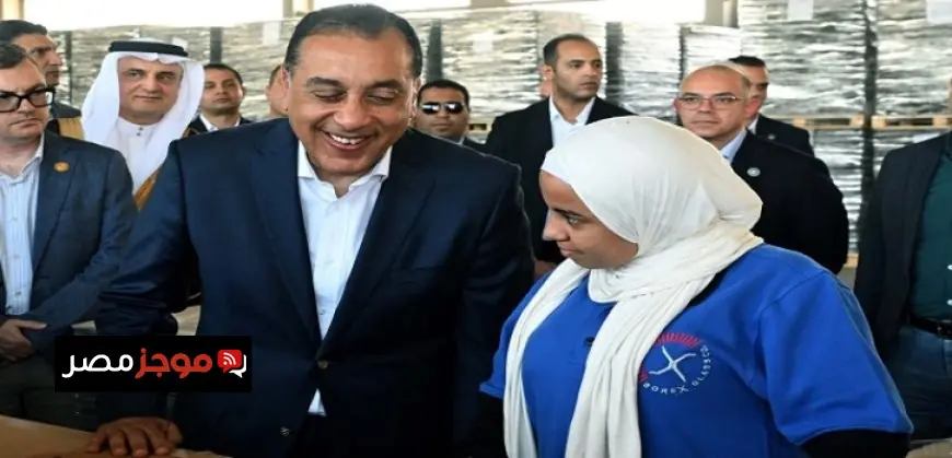 رئيس الوزراء يطلق مصنع الزجاج المحدودة في السخنة الصناعية باستثمارات 8 ملايين دولار