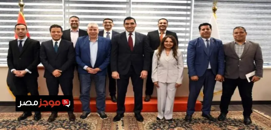 وزير الرياضة يتباحث مع مسؤولى توتال إنرجيز حول تطورات النسخة الحادية عشر من دوري مراكز الشباب