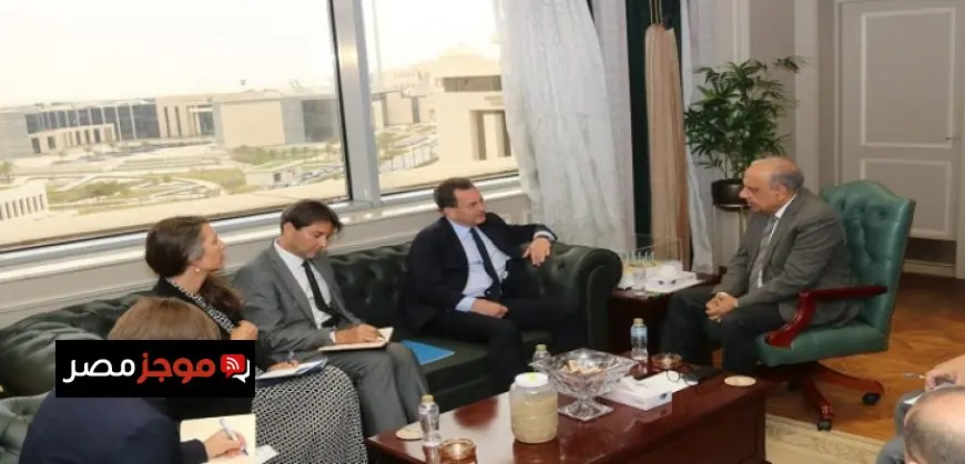 وزير الكهرباء يبحث مع السفير الفرنسي تطوير الشبكة القومية باستخدام التكنولوجيا الحديثة