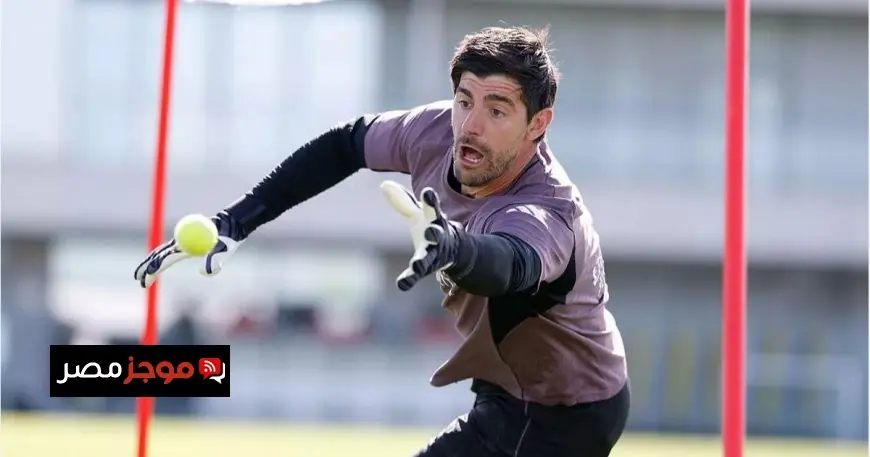 عودة تيبو كورتوا إلى تدريبات ريال مدريد استعدادًا لمواجهة برشلونة الكبرى