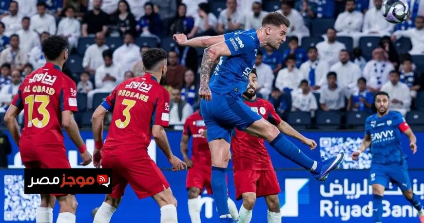 سافيتش يسجل هدف التقدم للهلال في الشوط الأول أمام ضمك