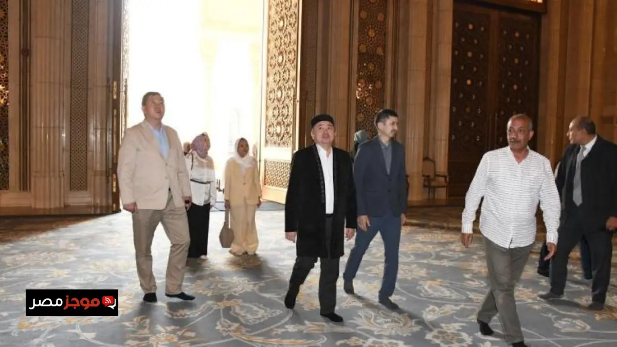 وفد من كازاخستان يزور مسجد الإمام الحسين ومسجد مصر في العاصمة الجديدة