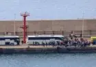 نشطاء ينقلون إلى كريت بعد اعتراض إسرائيل لسفن المساعدات المتوجهة إلى غزة