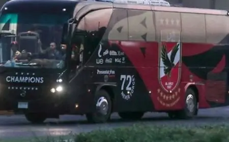 وصول حافلة الأهلي إلى ستاد القاهرة استعدادا لمواجهة الزمالك في قمة الدوري الممتاز