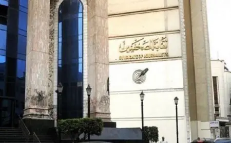 الصحفيين تحتفل بتسليم تأشيرات الحج وشرح المناسك لأعضاء بعثة النقابة