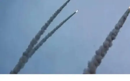 الجيش الإسرائيلي يرصد إطلاق 5 صواريخ من لبنان ويعترض أحدها بنجاح