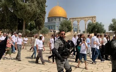مستوطنون يقتحمون المسجد الأقصى تحت حراسة قوات الاحتلال الإسرائيلي