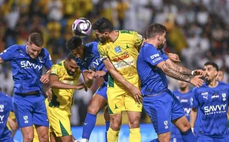 الهلال يتقدم على الخليج في الشوط الأول برأسية سافيتش المبهرة