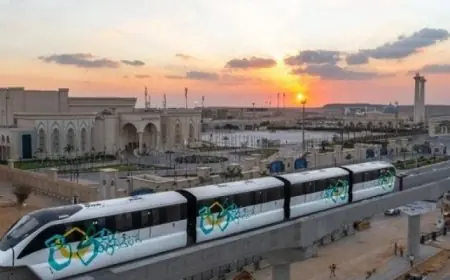 وزير النقل يراقب انطلاق أول رحلة ركاب لمونوريل شرق النيل