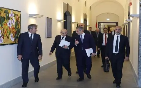 رئيس الوزراء اللبناني يقود وفد وزاري لزيارة سوريا وتكثيف الاتصالات لتعزيز وقف إطلاق النار