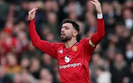 برونو فرنانديز يتوج بلقب “لاعب العام في إنجلترا” متفوقًا على رايس وهالاند وفق رابطة الكتّاب