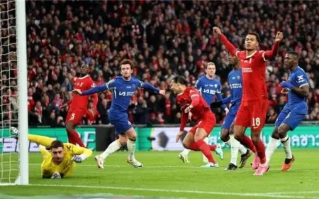 تشيلسي يواجه ليفربول في قمة الدوري الإنجليزي في مواجهة مثيرة تكسير العظام