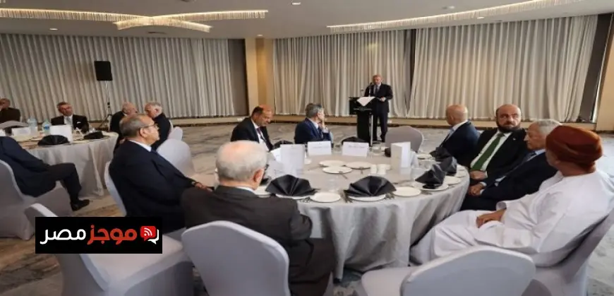 وزير النقل يجتمع برؤساء وفود اتحادات غرف التجارة والصناعة والزراعة في الدول العربية