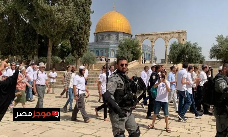 مستوطنون يقتحمون المسجد الأقصى تحت حراسة قوات الاحتلال الإسرائيلي