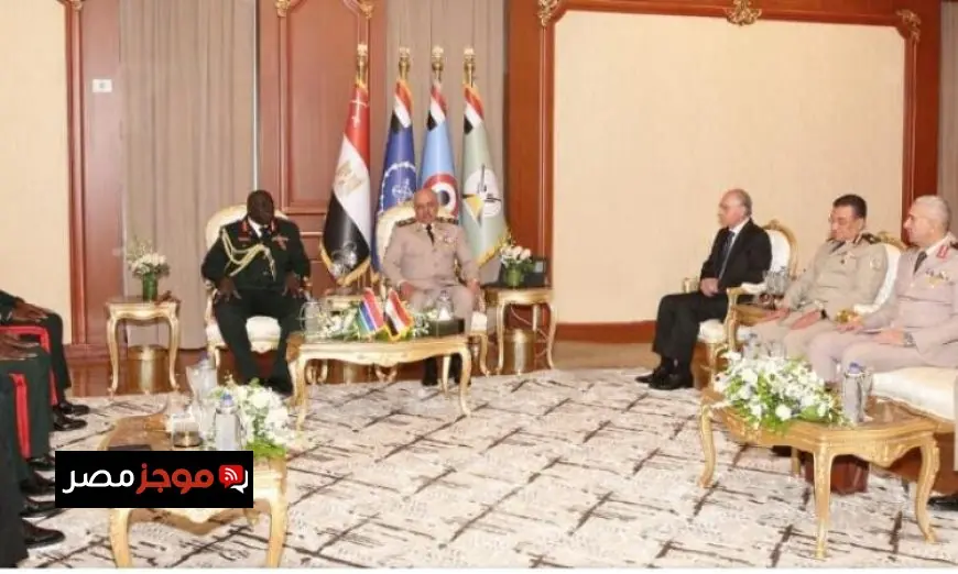 رئيس الأركان الفريق أحمد خليفة يجتمع مع نظيره من جامبيا لتعزيز التعاون العسكري