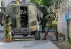 قوات الاحتلال الإسرائيلي تقتحم منزلا وتعتقل 3 فلسطينيين في بلدة ترمسعيا