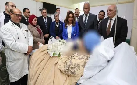 زيارة وزيرة التنمية المحلية لرئيسة قرية تفتيش أبو سكين في مستشفى كفر الشيخ العام لتعزيز الدعم المحلي