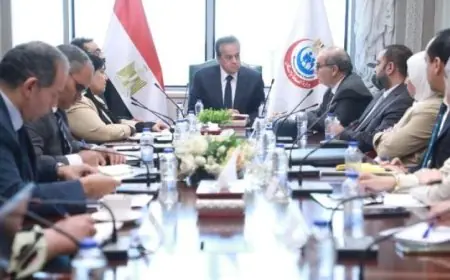 وزير الصحة يناقش خطوات إنشاء مجمع لتصنيع الأجهزة التعويضية في اجتماع هام