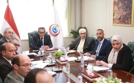 وزير الصحة يقود اجتماع مجلس إدارة الهيئة العامة للمستشفيات والمعاهد التعليمية لتعزيز الخدمات الصحية