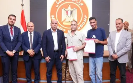 رداد يوزع عقود عمل لذوي الهمم ويؤكد متابعة الرئيس لدمجهم في سوق العمل
