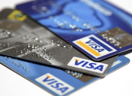 حدود وعمولات السحب النقدي لبطاقات الفيزا في جميع البنوك