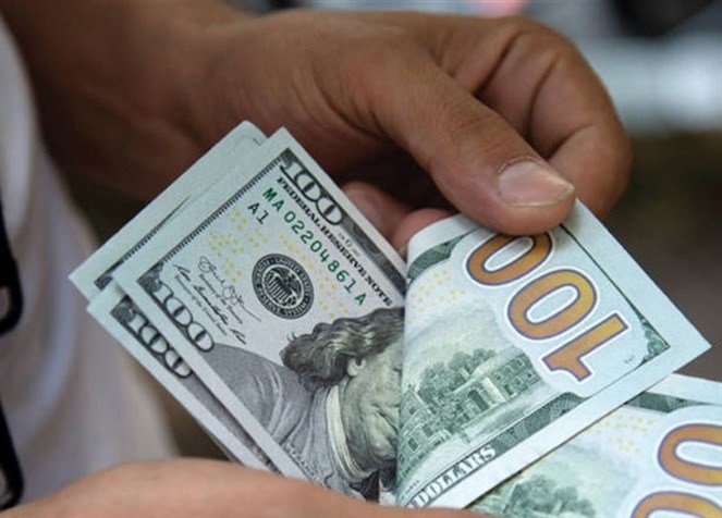 الدولار وقع من الدور التالت بسبب الجنيه المصري