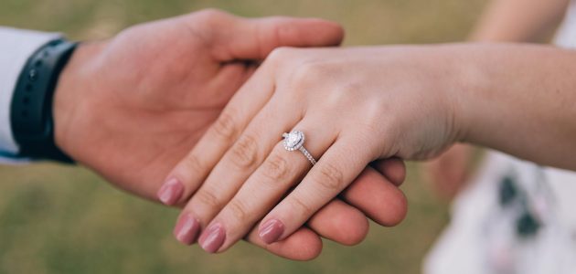 تفسير حلم خاتم الخطوبة للعزباء والمتزوجة وللرجل العازب المتزوج
