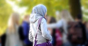تفسير رؤية فتاة محجبة بدون حجاب في المنام عند ابن سيرين وابن شاهين