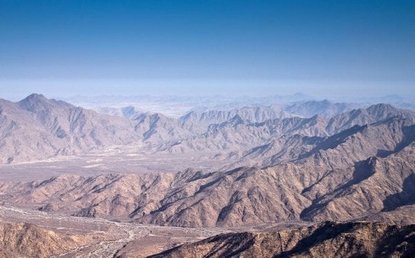 سلسلة جبال في الجزيرة العربية ومناخها وظروفها الطبيعية وأسرار لا تعرفها عنها