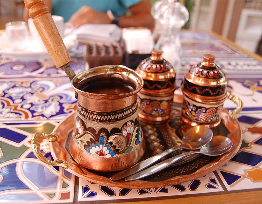 طريقة عمل القهوة العربية البدوية السادة والقهوة بالقرنفل وفوائد وأضرار القهوة