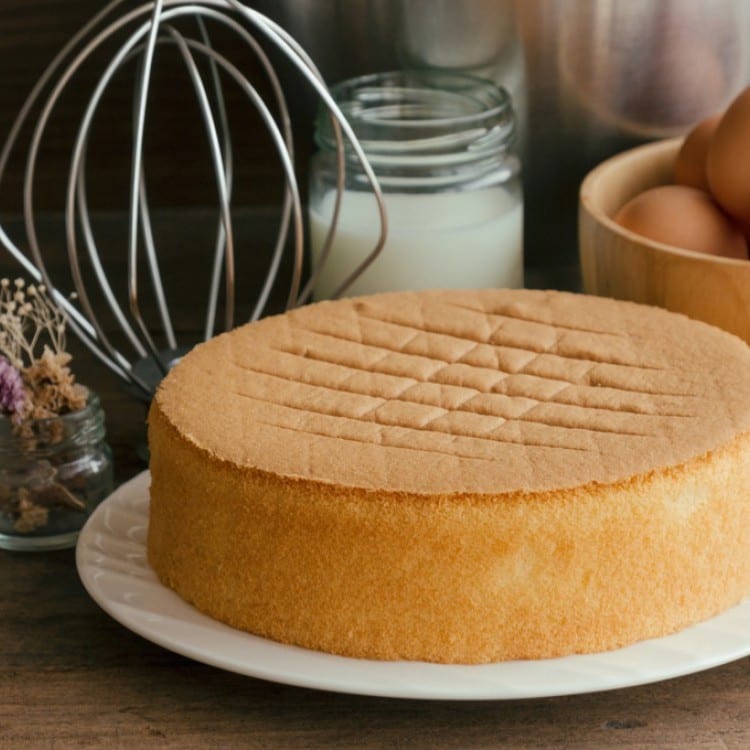 طريقة عمل الكيكة الاسفنجية بدون بيض والكيكة الاسفنجية بالشيكولاتة