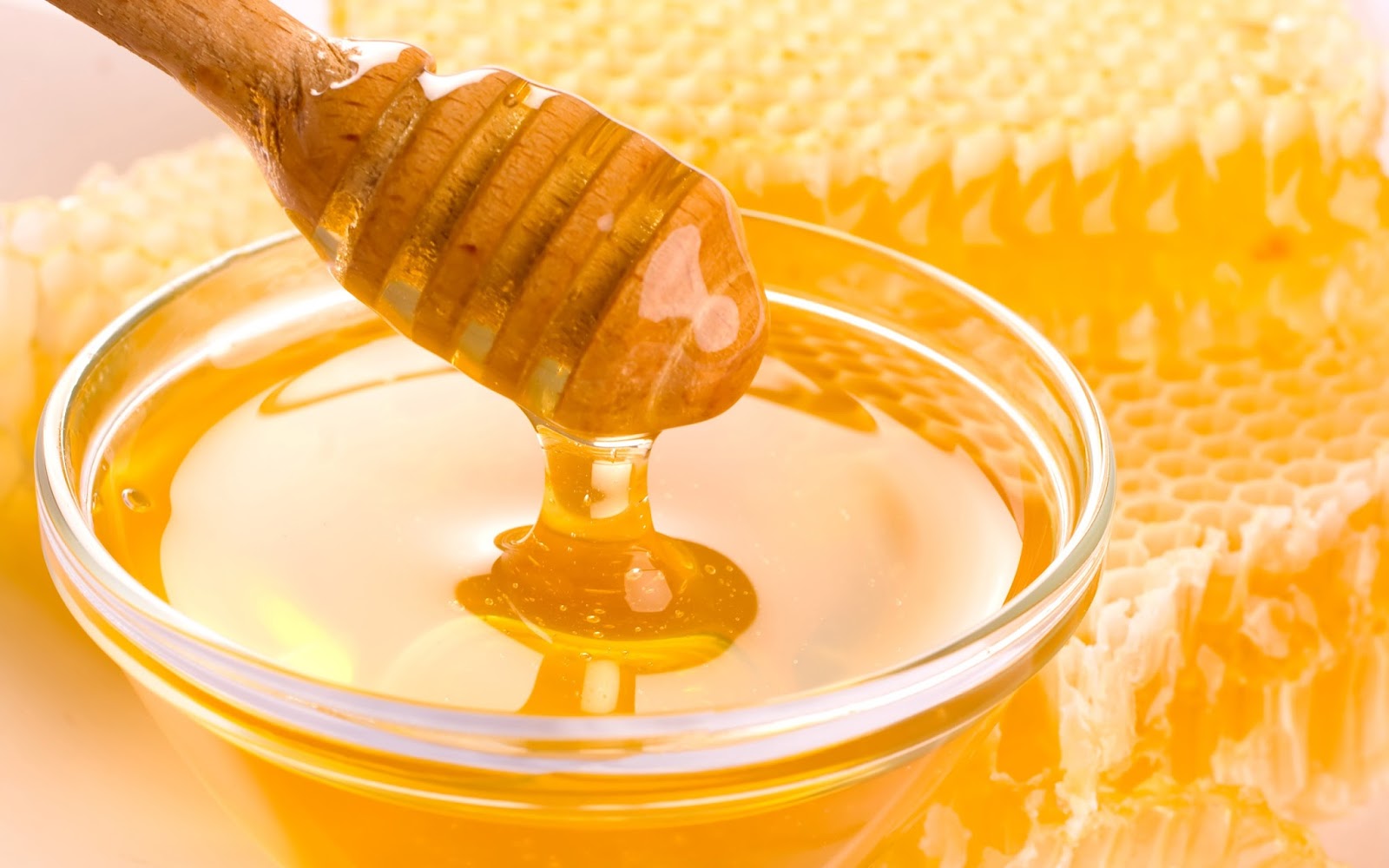 كيف تعرف العسل الاصلي وفوائده للشعر والعسل