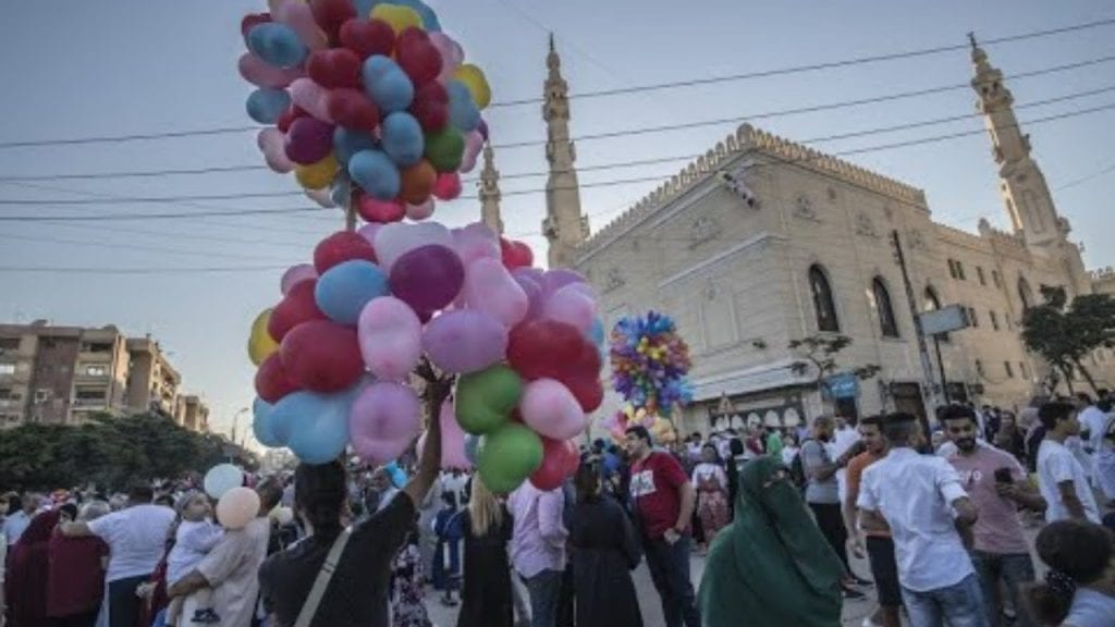 موضوع تعبير عن مظاهر الاحتفال بالعيد