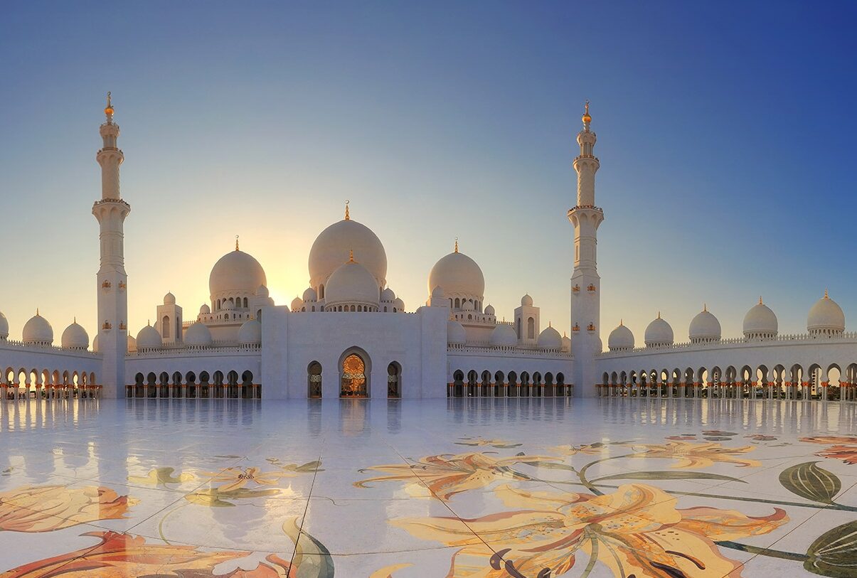 في عهد اي شيخ تم افتتاح المسجد الكبير في الكويت