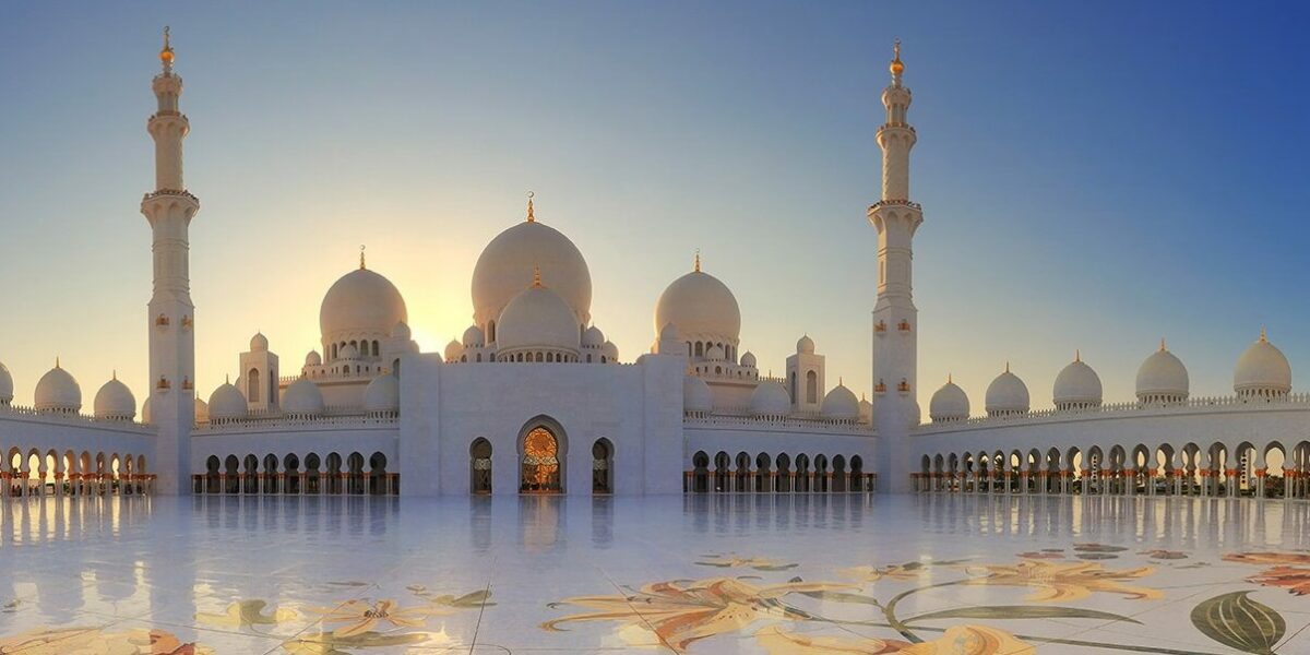 في عهد اي شيخ تم افتتاح المسجد الكبير في الكويت