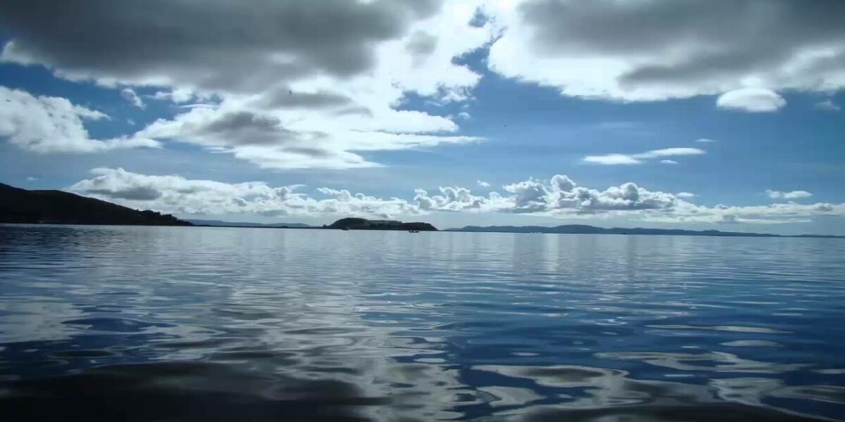 اكبر بحيرة في العالم موجودة حاليا وموقعها ومناخها ومميزاتها