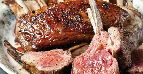تفسير أكل لحم الخروف مطبوخ في المنام واللحم المطبوخ والمسلوق للعزباء