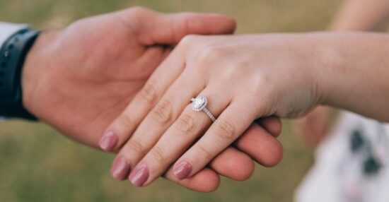 تفسير حلم خاتم الخطوبة للعزباء والمتزوجة وللرجل العازب المتزوج