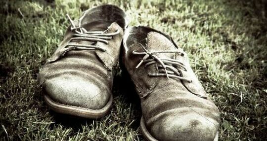 تفسير حلم ضياع الحذاء للمتزوجة والعزباء والحامل والرجل لابن سيرين